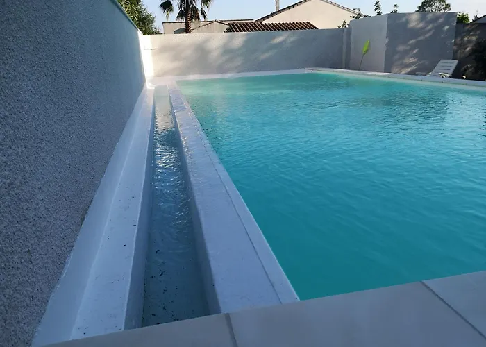 Appartement Dans Villa Avec Piscine Et Jardin