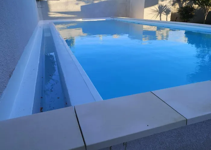 Appartement Dans Villa Avec Piscine Et Jardin