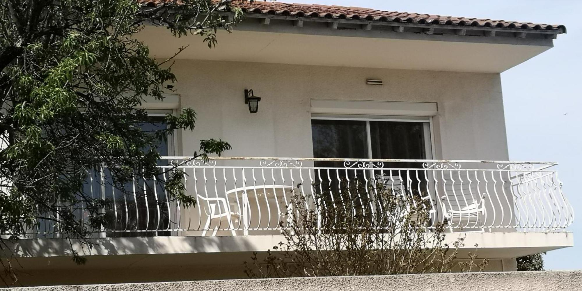 Appartement Dans Avec Piscine Et Jardin *