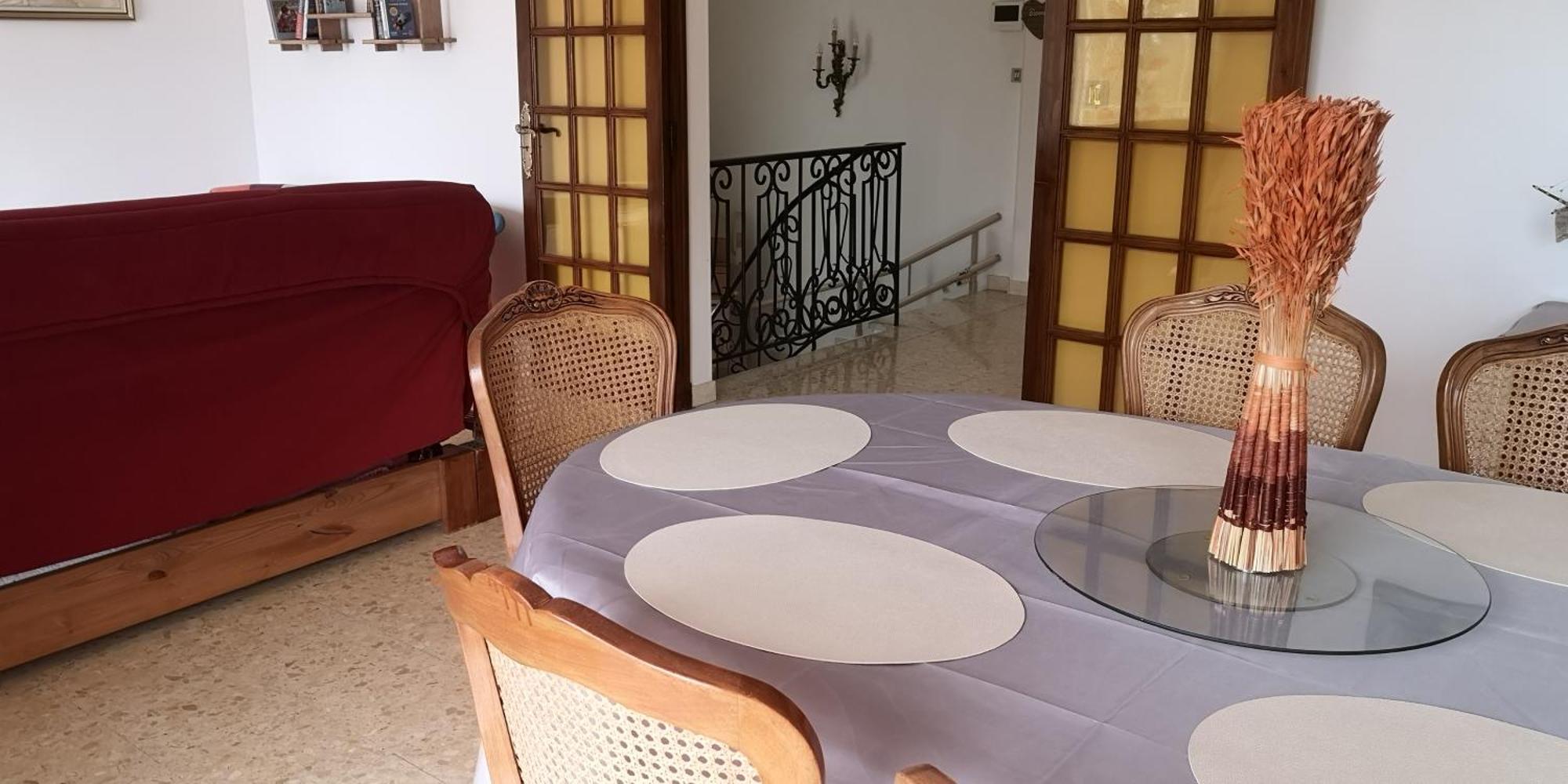 Dans Avec Piscine Et Jardin Appartement