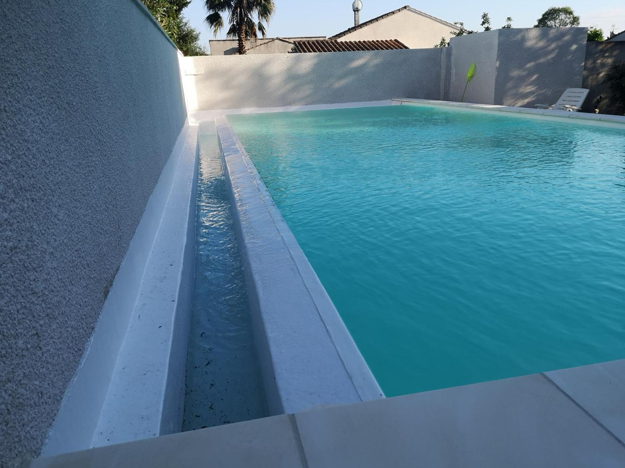 Dans Avec Piscine Et Jardin